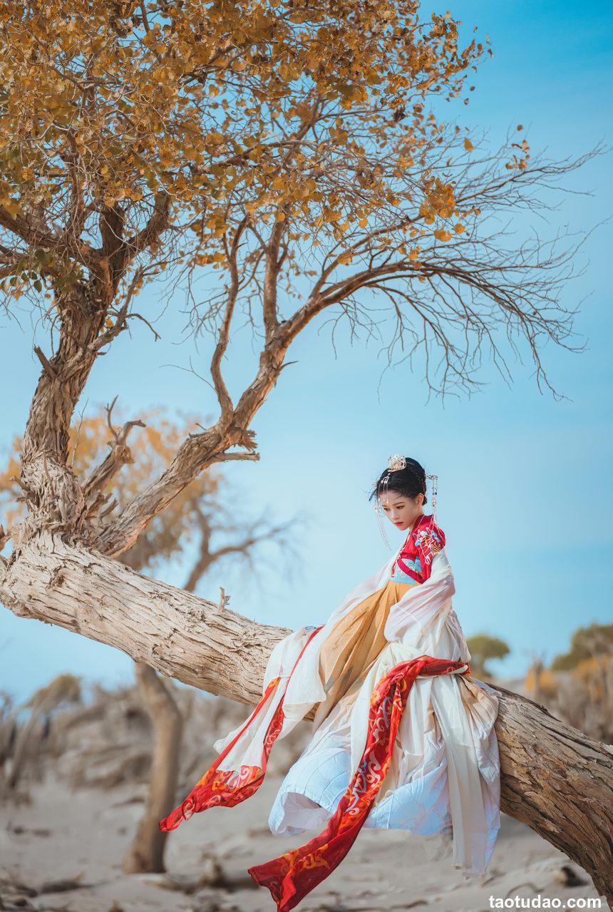 桜桃喵 – 惊鸿 [15P-375MB]