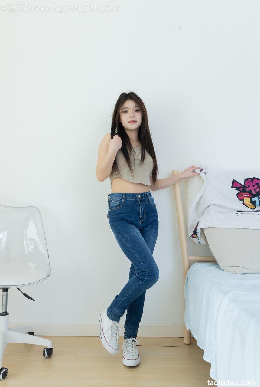 物恋传媒 NO.2303 闪闪-帆布鞋、短黑丝（脚尖加固款）、自然穿着白棉袜、裸足[168P-1V-6.75G]