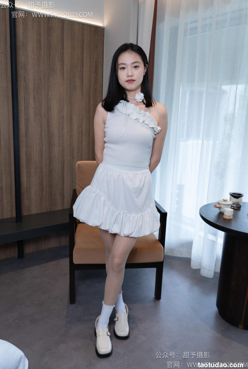 甜予摄影 NO.106 齐齐澜澜-皮鞋、板鞋、黑丝、肉丝、白棉袜、脏白棉袜[145P+2V／10.3GB]