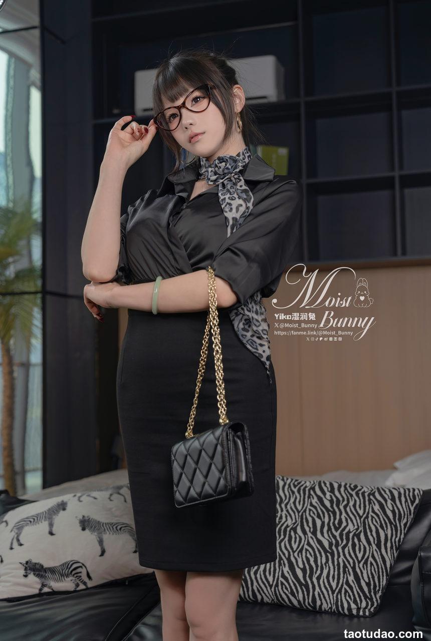 咬一口兔娘(Yiko湿润兔) –  4月作品『总裁攻略』[145P+1V-1.77G]