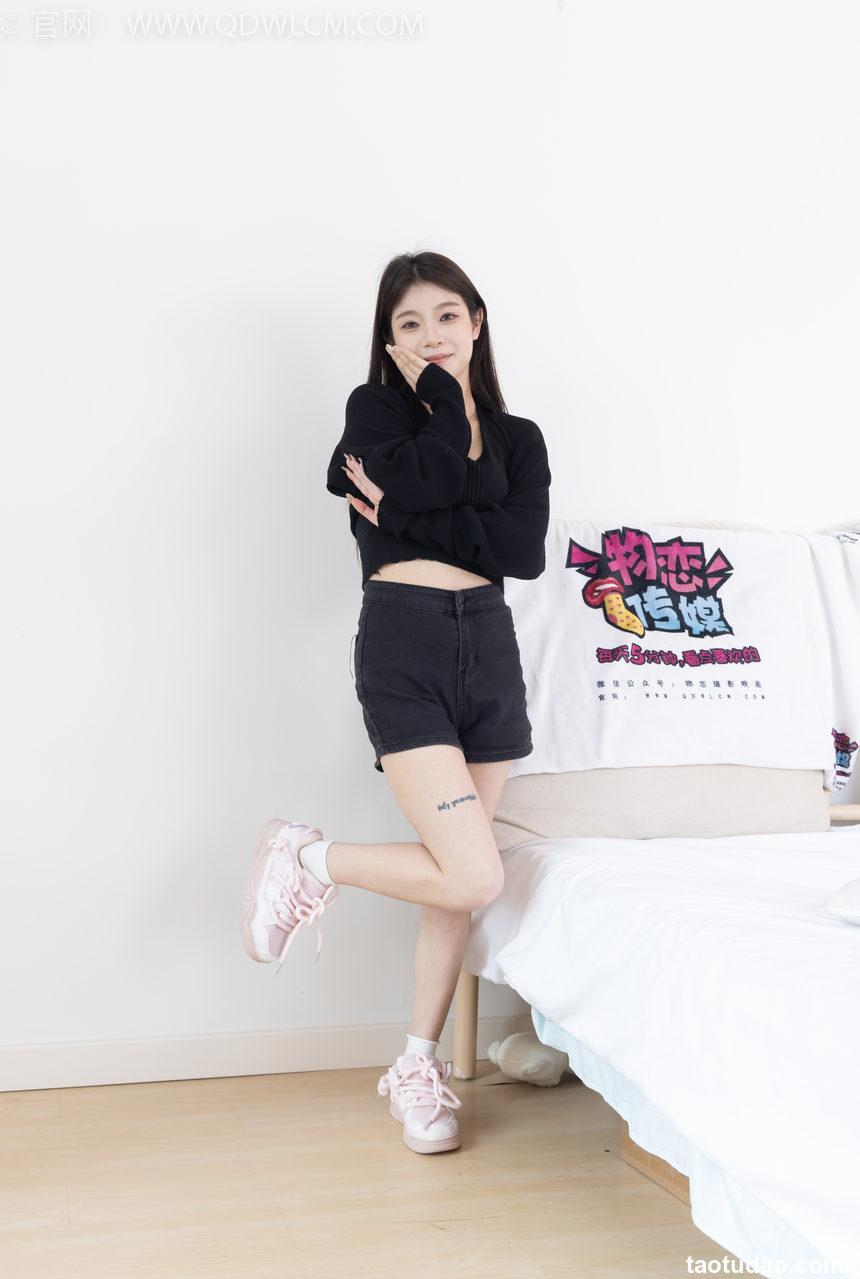 物恋传媒 NO.2286 闪闪-板鞋、两双自然穿脏白棉袜、皮筋绑脚老头乐和气垫梳挠脚剧情[165P-1V-5.23G]