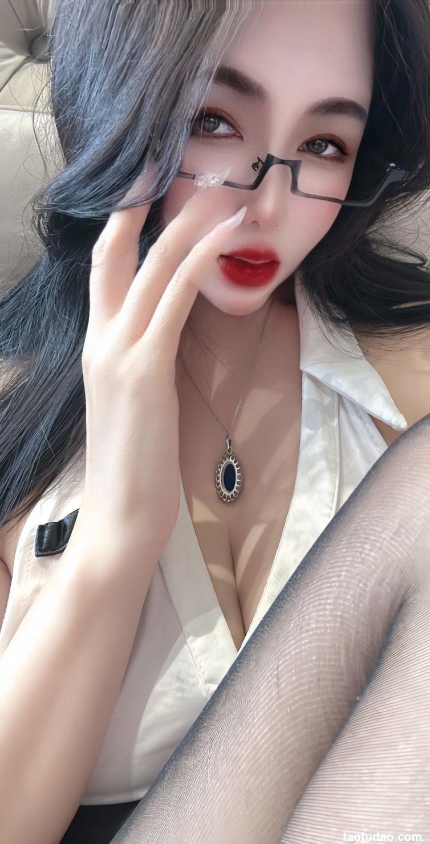 娜娜小姨-风骚私人秘书 [26P-88MB]